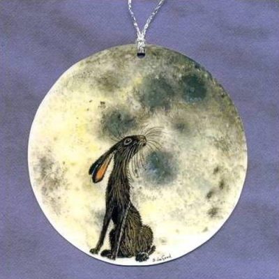 Circular moon-gazing hare hanging sign